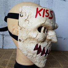 Load image into Gallery viewer, Kiss Me
